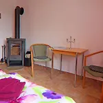 Alt Krassow Lakeside Retreat 公寓