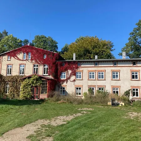 Apartment Im Gutshaus Alt Krassow Inmitten Der Lalendorf