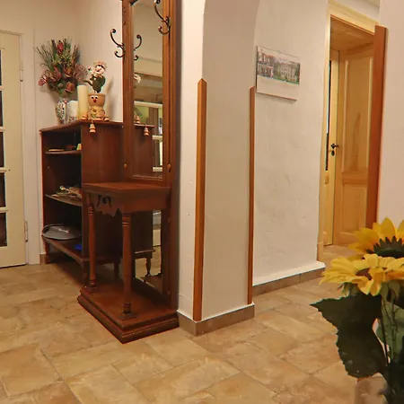 Im Gutshaus Alt Krassow Inmitten Der Apartment Lalendorf